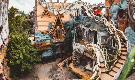 GIỚI THIỆU TỔNG QUAN VỀ CRAZY HOUSE