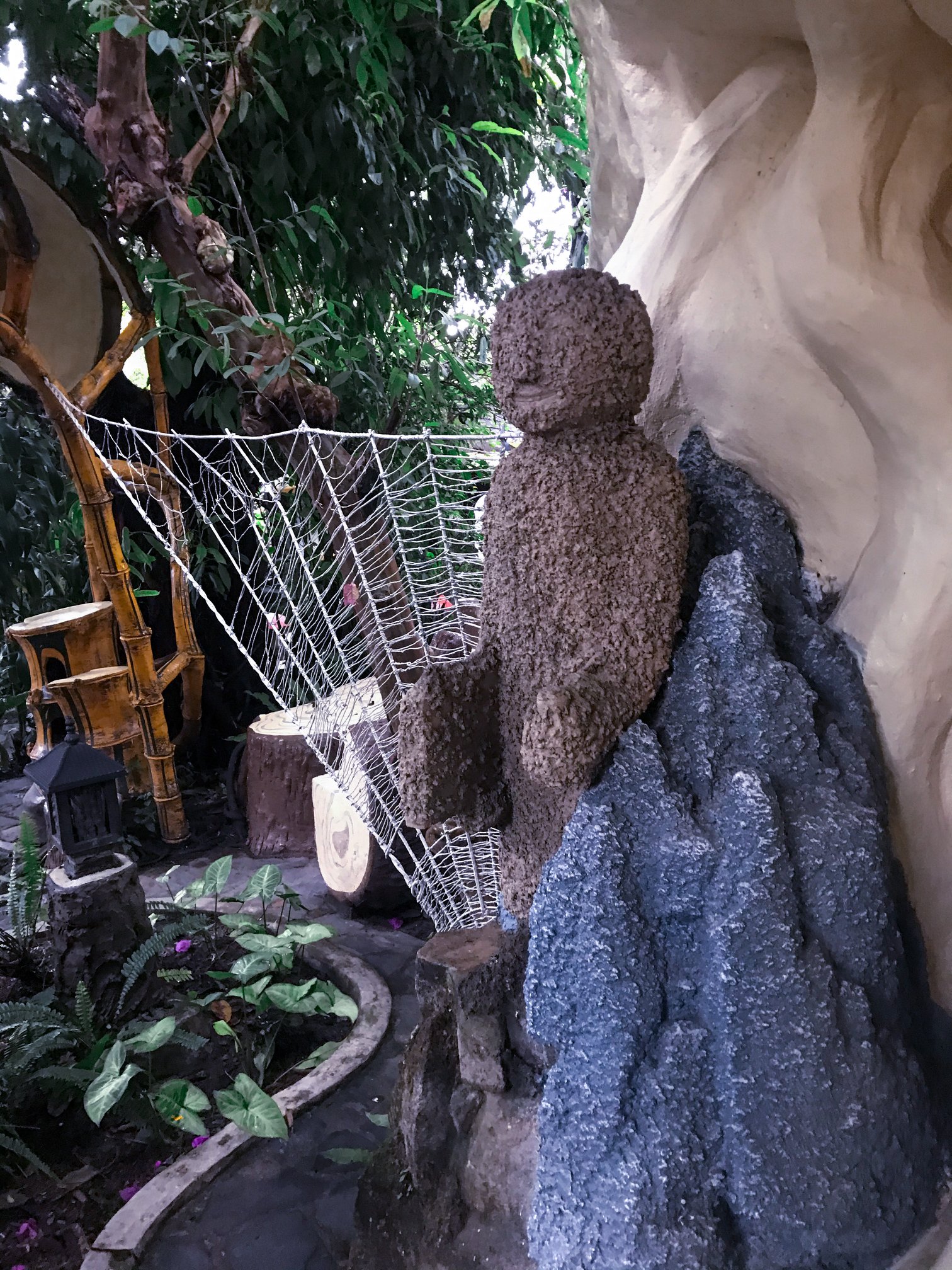 Chú bé đến trường